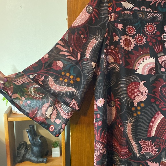 Beautiful Loft midi dress with sheer tiered half sleeves and floral print 😍😍 - Picture 4 of 11